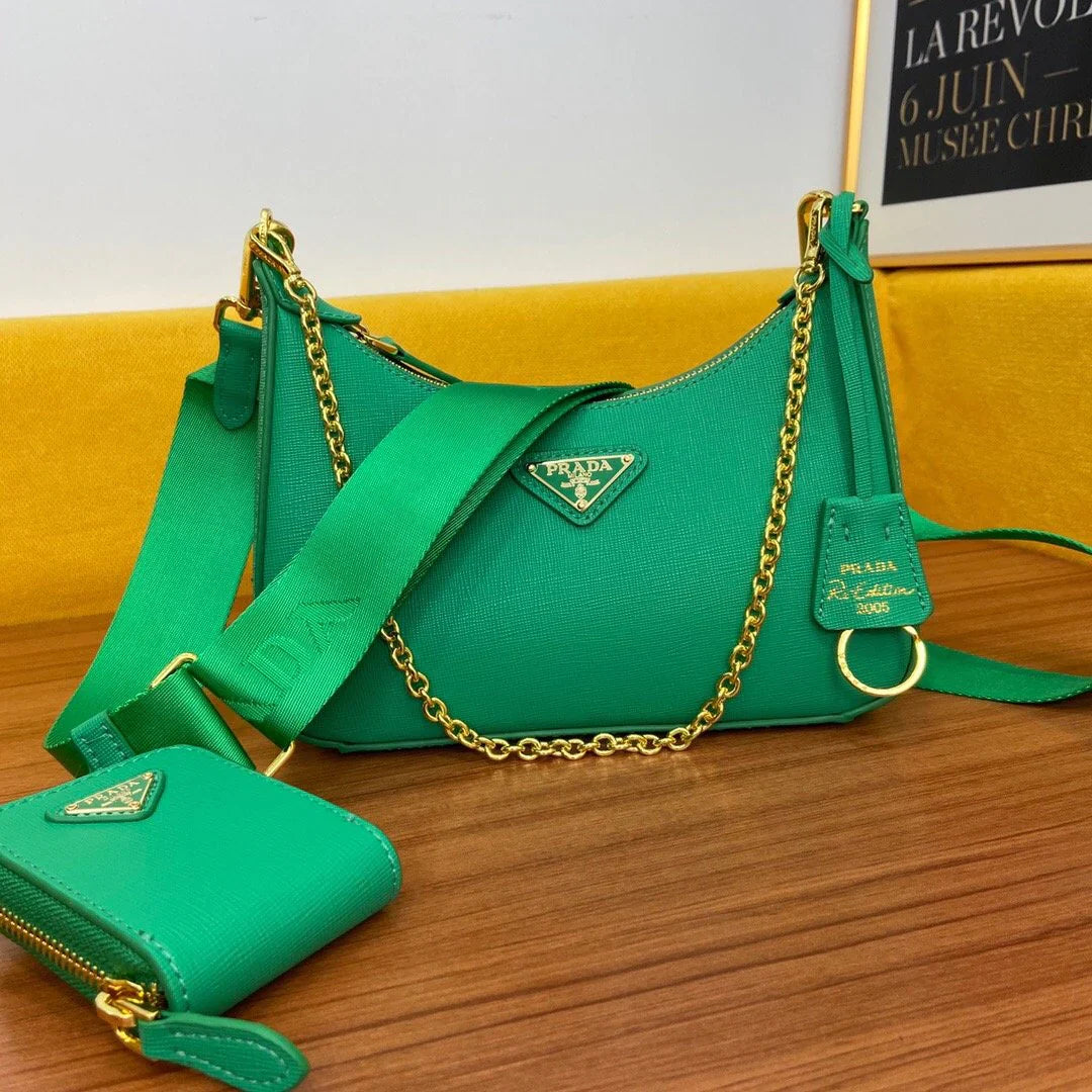 Classic and versatile crossbody bag 1024011807