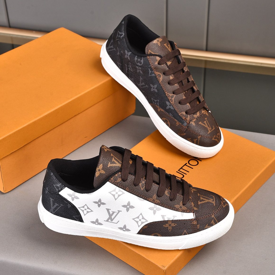 V Logo Luxury Pattern Leather Shoes