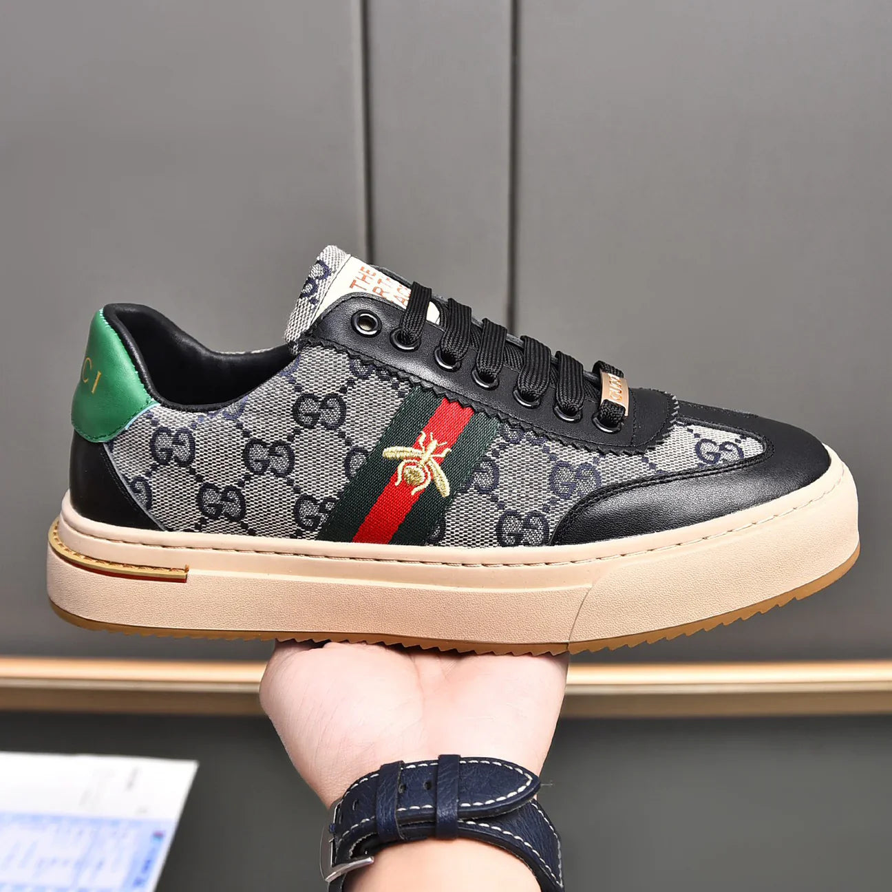 New classic versatile men's sports shoes 1024122410