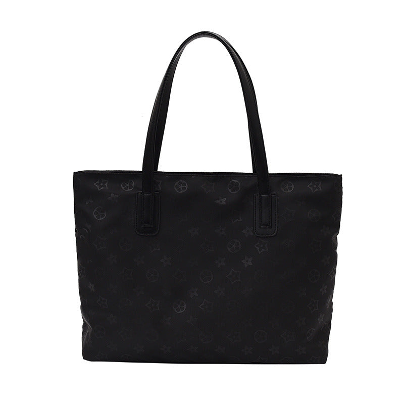 A fashionable lady's work bag 2025080806
