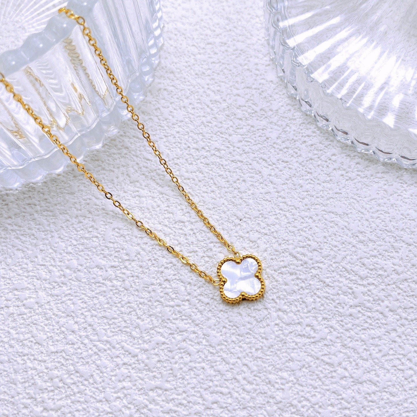 Black and white double-sided four-leaf flower necklace 2025081302