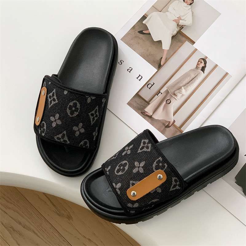 New thick-soled magic slippers for summer 2025080112