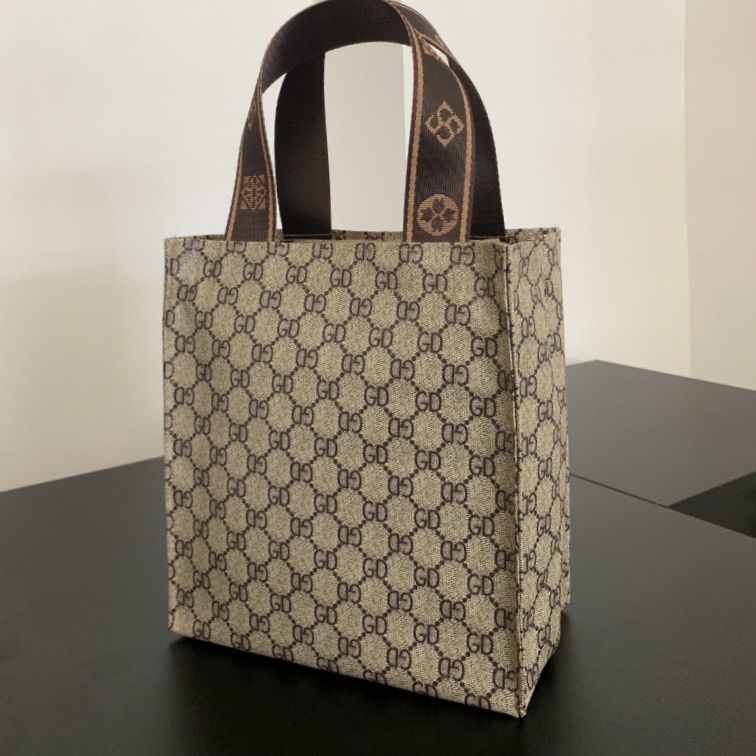 Large-capacity retro handbag 2025080713