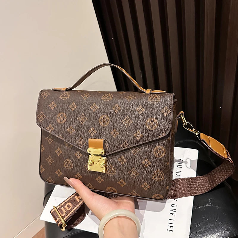 Fashionable minimalist shopping bags 2025073118