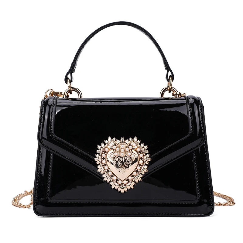 An elegant lady postman's bag 2025073002