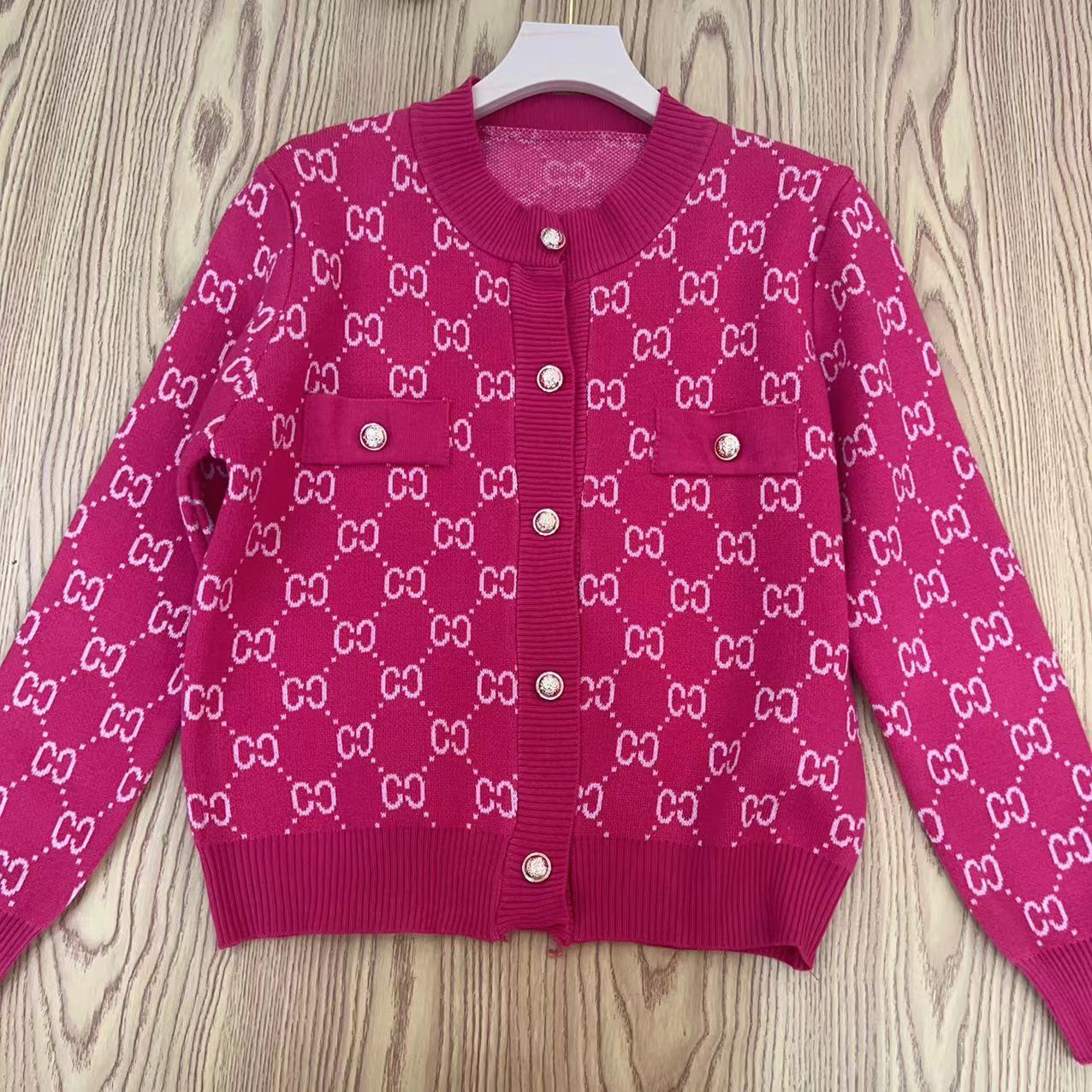 Stylish and versatile cropped letter knit cardigan 1025090301