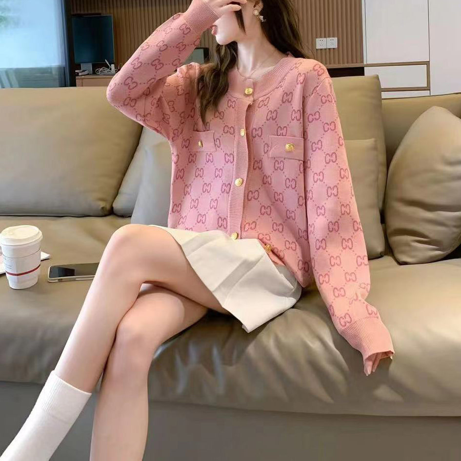 Stylish and versatile cropped letter knit cardigan 1025090301