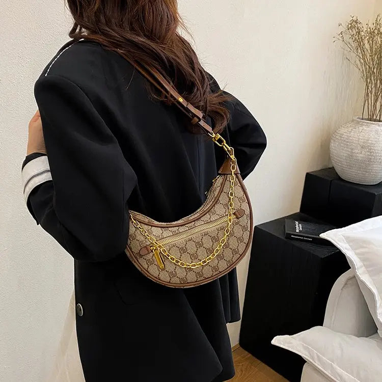 ‌Light luxury crocodile embossed crescent-shaped bag 2025073122