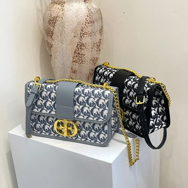 Classic and retro single-shoulder crossbody bag 2025073102