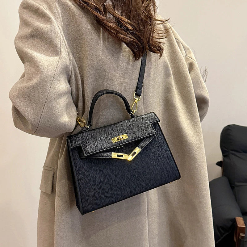 A classic and elegant ladies' handbag 2025072904